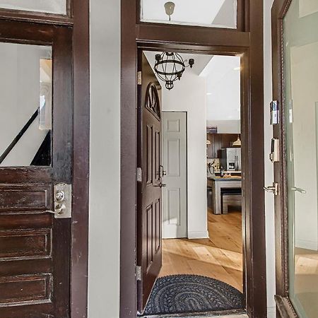 Modern 4Br Just A Block From Cta Pink Line With Pool Table Free Parking Apartman Chicago Kültér fotó