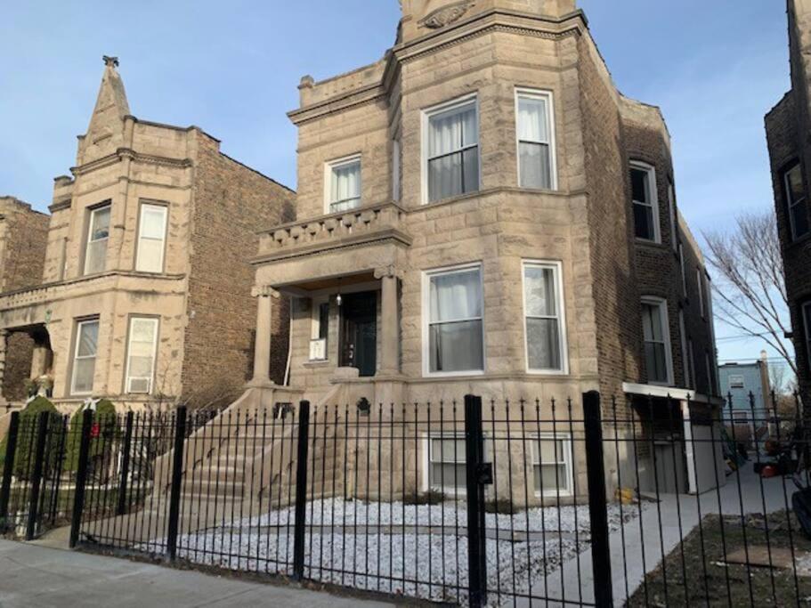Modern 4Br Just A Block From Cta Pink Line With Pool Table Free Parking Apartman Chicago Kültér fotó