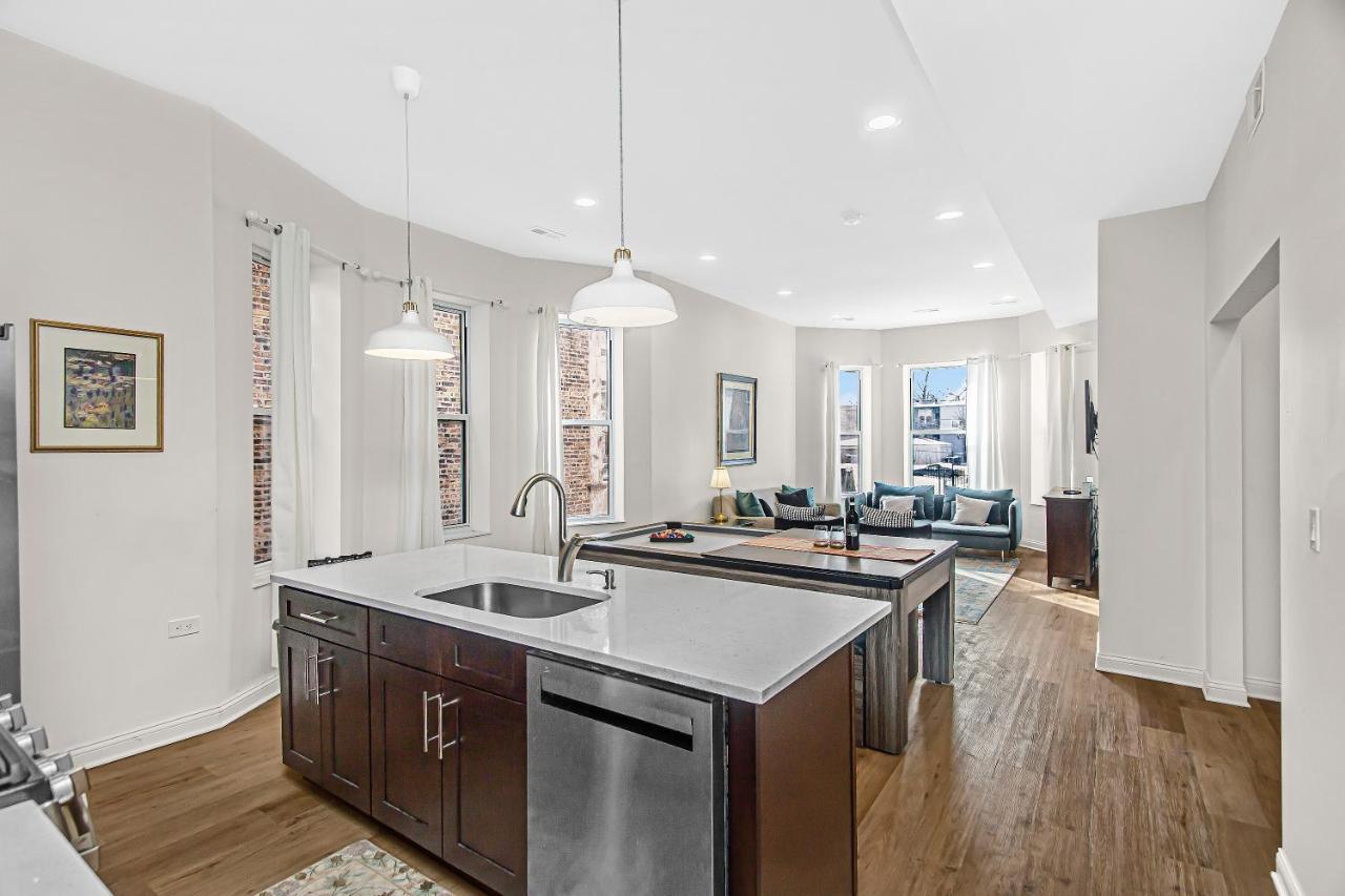Modern 4Br Just A Block From Cta Pink Line With Pool Table Free Parking Apartman Chicago Kültér fotó