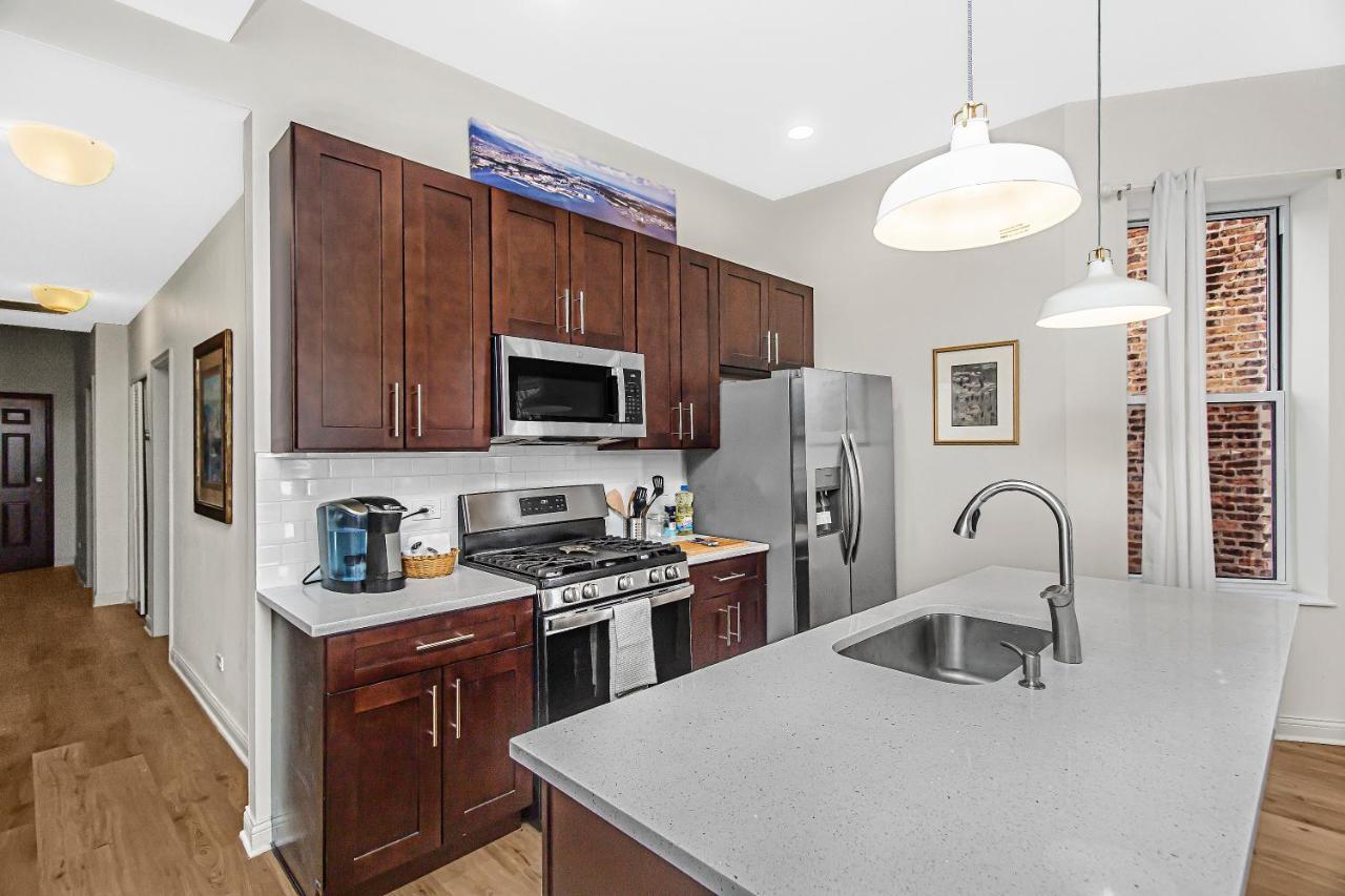 Modern 4Br Just A Block From Cta Pink Line With Pool Table Free Parking Apartman Chicago Kültér fotó