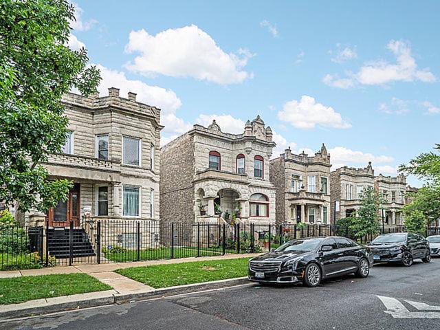 Modern 4Br Just A Block From Cta Pink Line With Pool Table Free Parking Apartman Chicago Kültér fotó