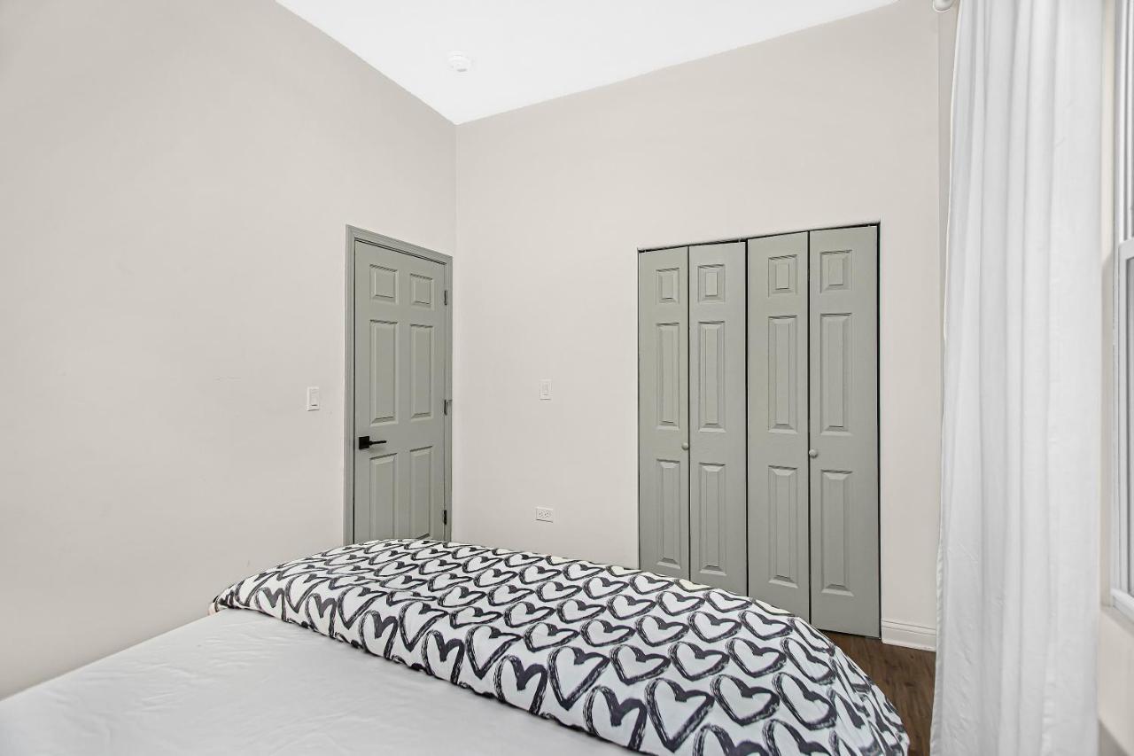 Modern 4Br Just A Block From Cta Pink Line With Pool Table Free Parking Apartman Chicago Kültér fotó